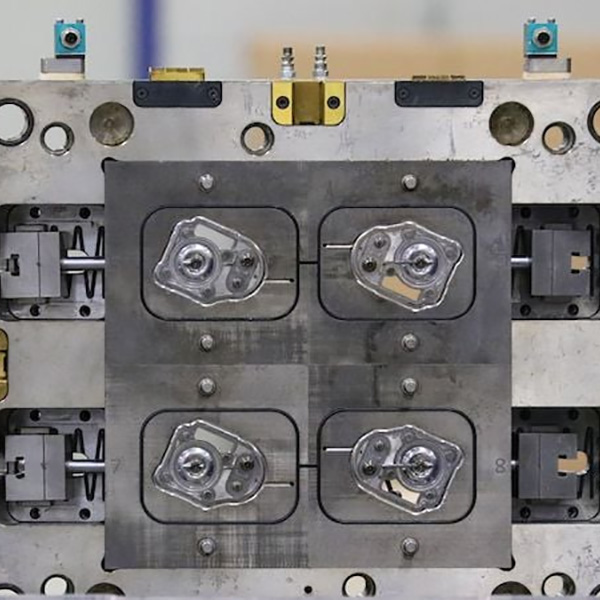 इंजेक्शन मोल्डिंग प्रक्रिया: खिलौने, डिब्बे और चिकित्सा कंटेनरों के लिए चक्र और उपकरण